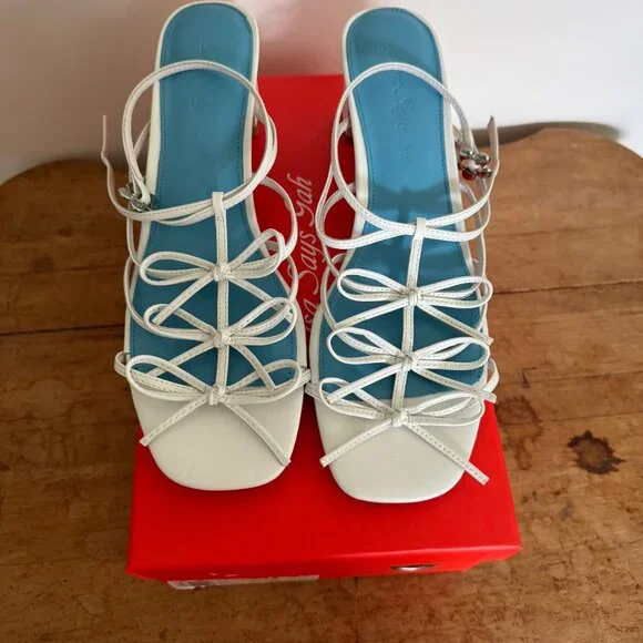 Lisa Says Gah Carrie Bow Sandal in Cloud/Sky (White), Size 9 - Picture 4 of 7